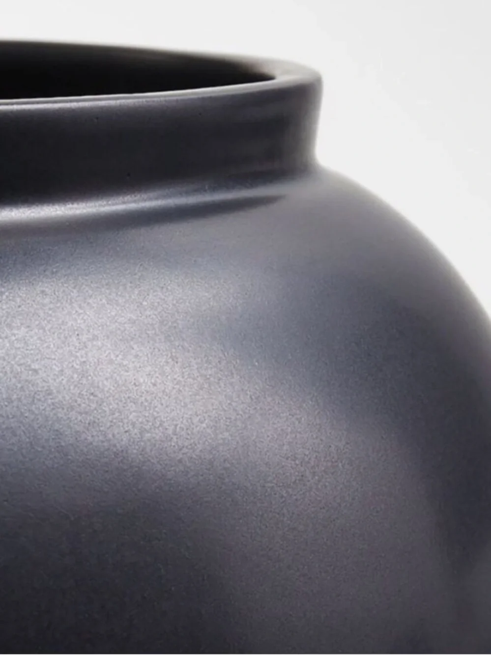 CRATE&BARREL NWT Jimena black ceramic centerpiece bowl
